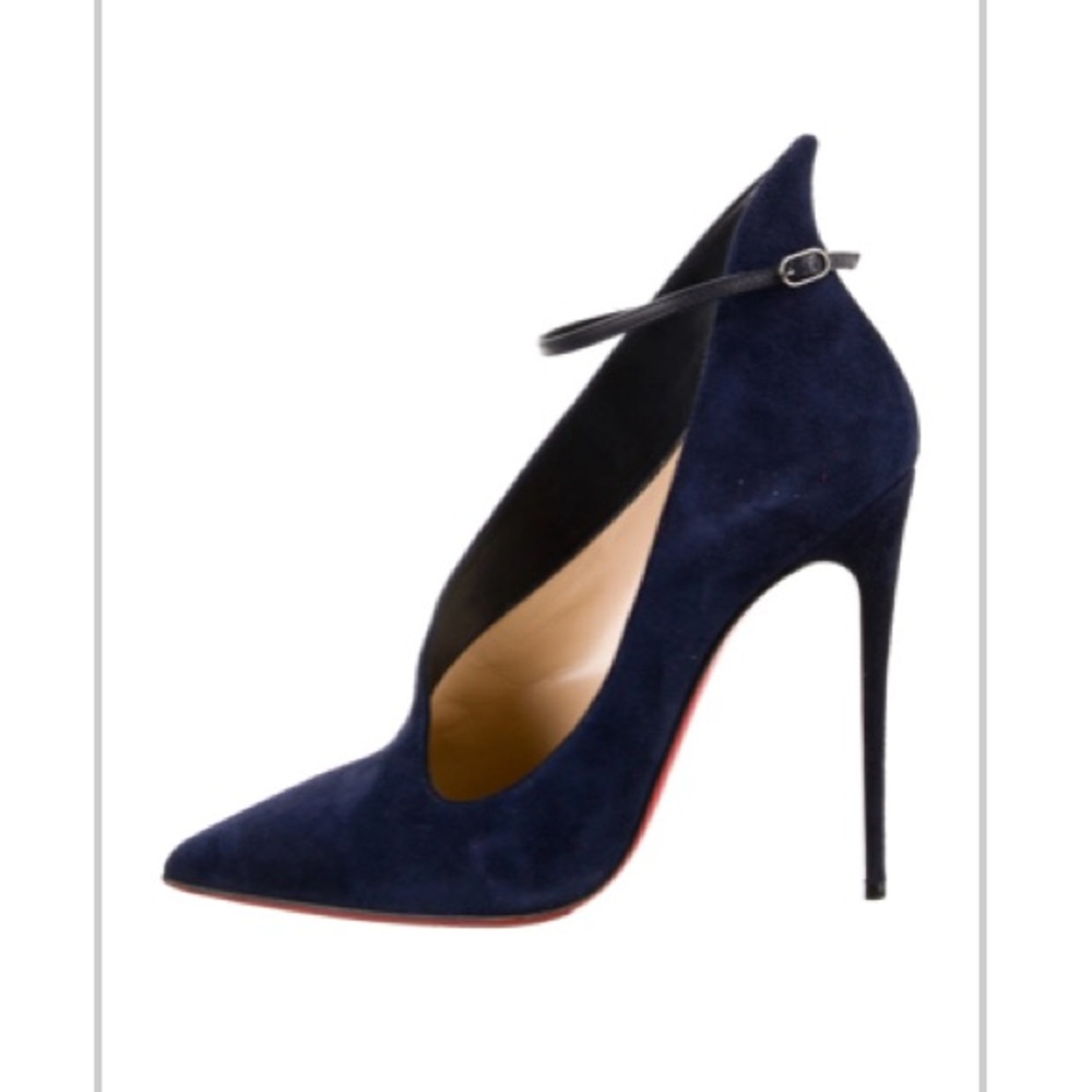 Christian Louboutin Vampydoly 120 D'Orsay Pumps
Blue Suede size 8
Leather Trim